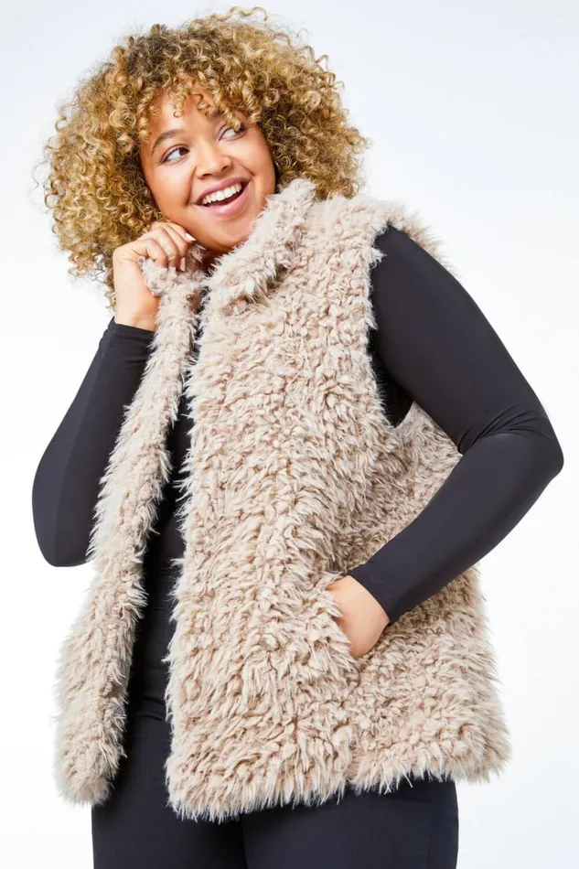 Beige Curve Textured Faux Fur Gilet Women Roman Coats