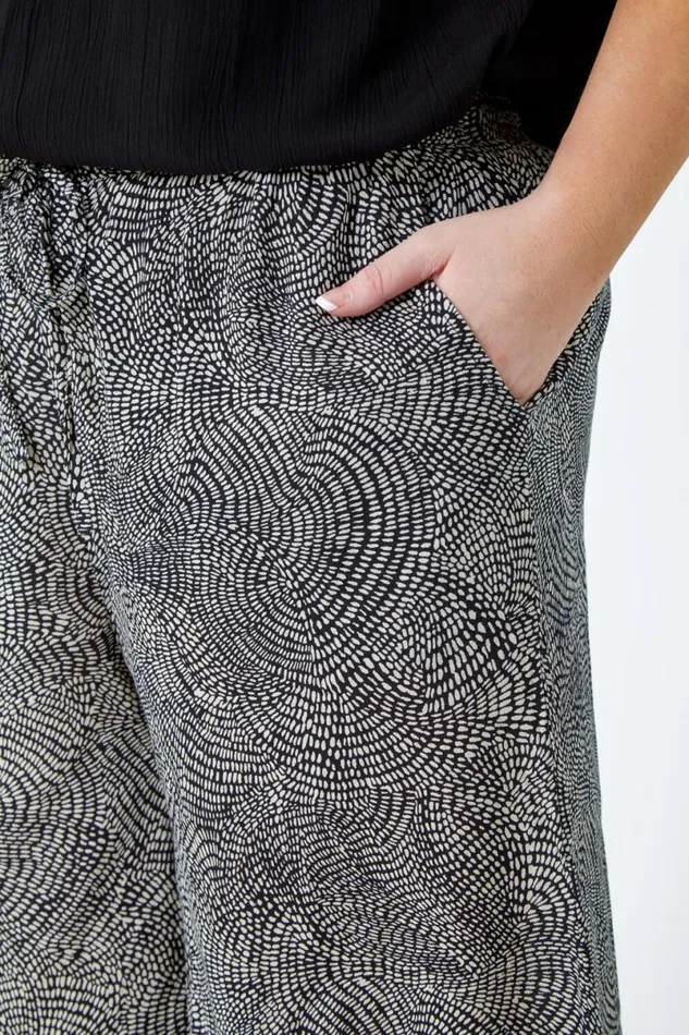 Black Curve Spot Print Elastic Waist Crinkle Shorts Women Roman Shorts