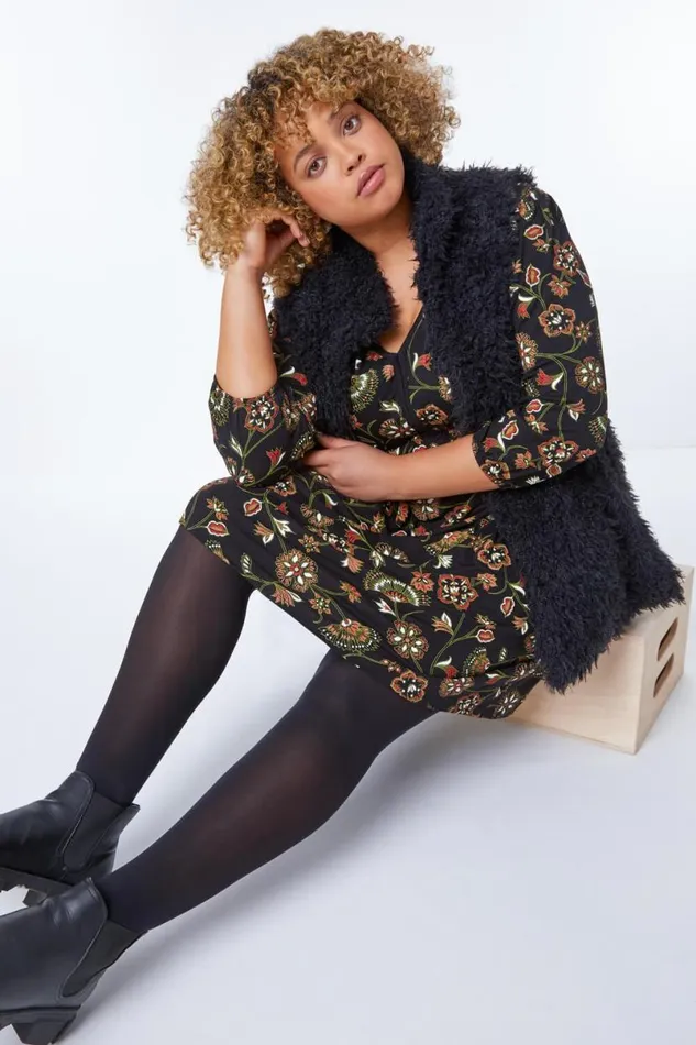 Black Curve Textured Faux Fur Gilet Women Roman Jackets
