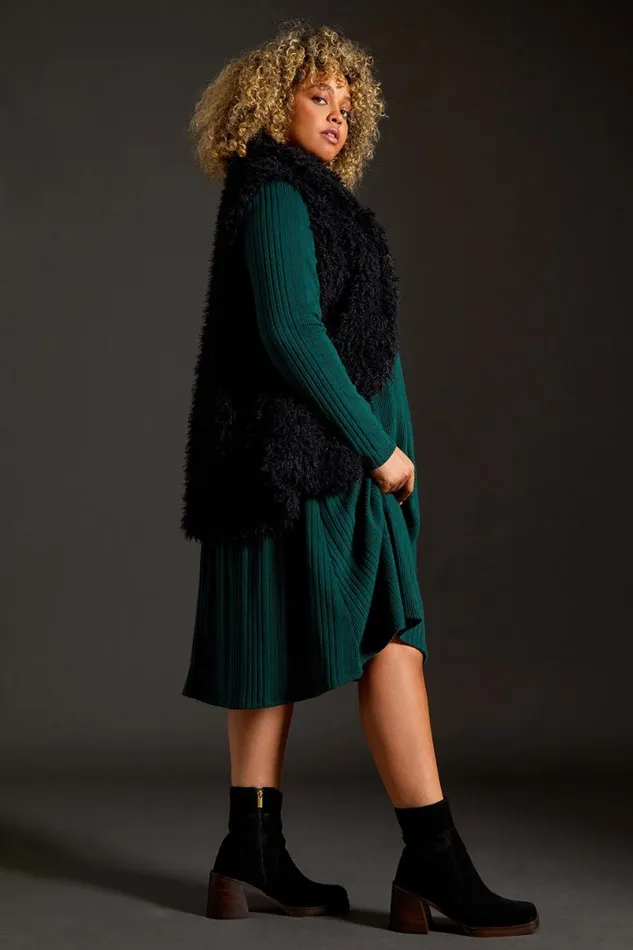 Black Curve Textured Faux Fur Gilet Women Roman Jackets