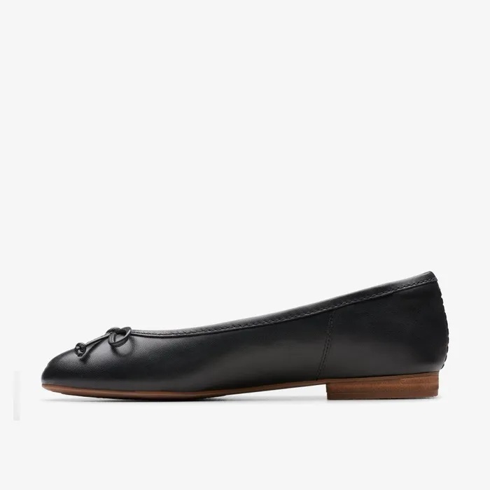 Fawna Lily Black Leather Women Clarks Flats