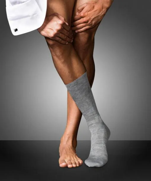 Men No 6 Finest Merino and Silk Men Socks Light Grey Melange FALKE Socks