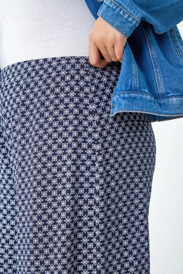 Navy Curve Geometric Elastic Waist Stretch Shorts Women Roman Shorts