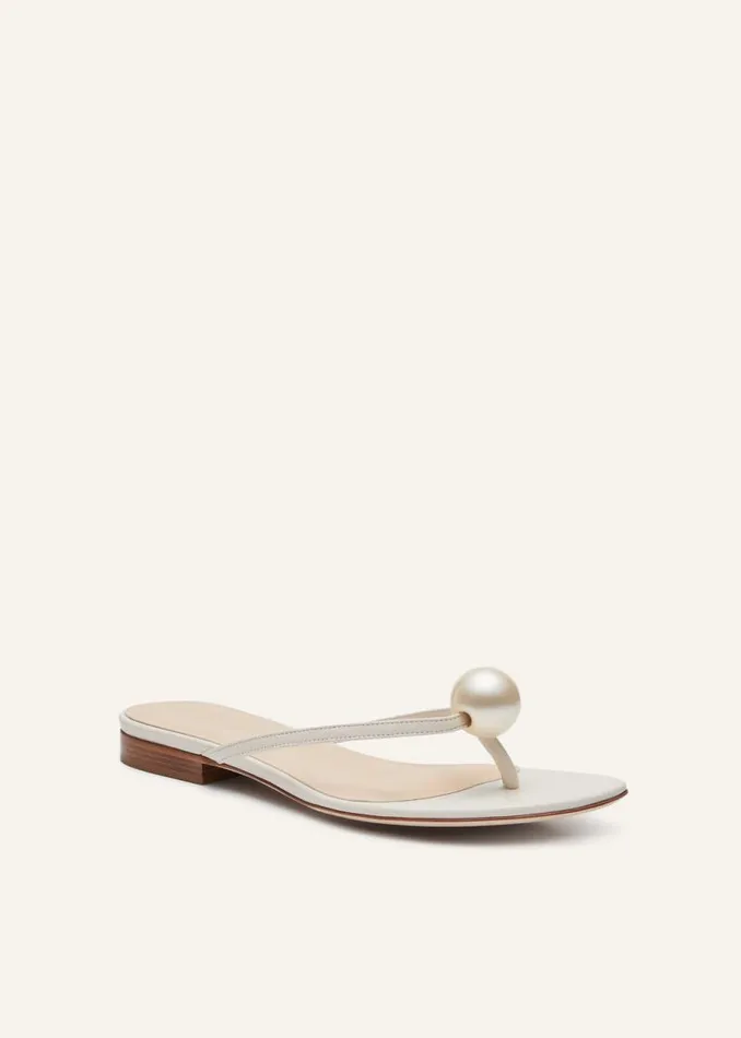 Shop Magda Butrym Shoes Flat Thong Pearl Sandals In Cream Leather Shop Magda Butrym Shoes Flat Thong Pearl Sandals In Cream Leather