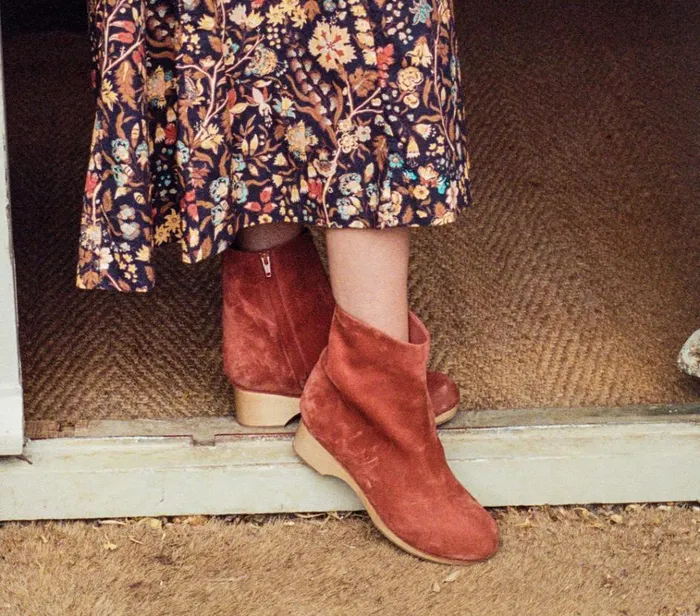 Shop WHITBY BOOT Saddle Suede DEN Footwear