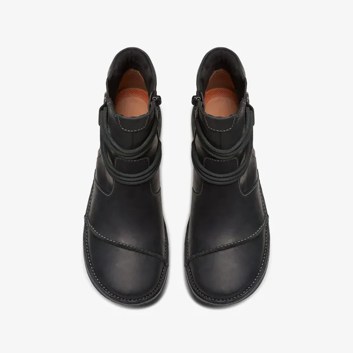 Un Loop Up Black Leather Women Clarks Boots and Booties