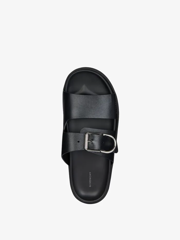 Voyou Flat Sandals In Grained Leather Black Men Givenchy Slides and Sandals