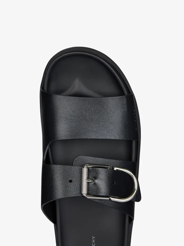 Voyou Flat Sandals In Grained Leather Black Men Givenchy Slides and Sandals
