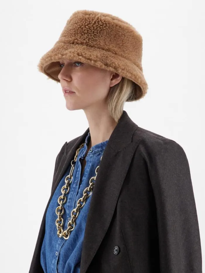 Woman Reversible Teddy Fabric And Camel Colour Hat Camel Maxmara Hats Woman Reversible Teddy Fabric And Camel Colour Hat Camel Maxmara Hats