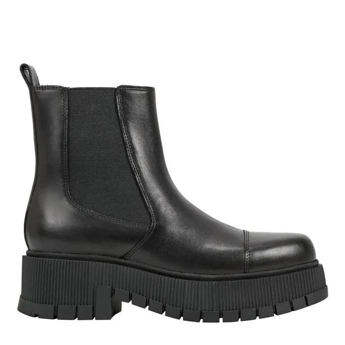 Women Bermida Lug Sole Bootie Black Leather Marc Fisher Boots and Booties