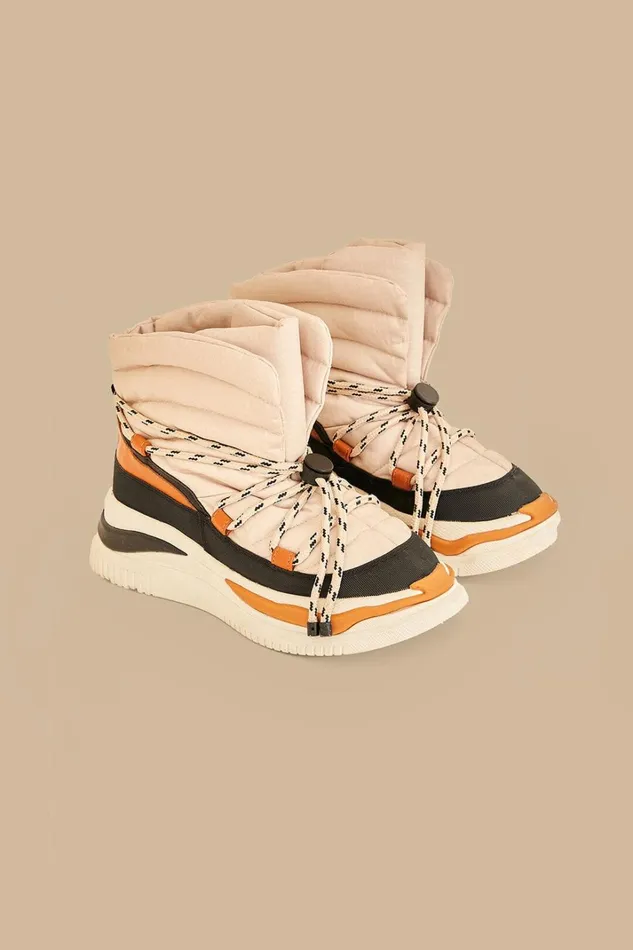 Women Off White Matelasse Puffy Boot Offwhite FARM Rio Boots and Sneakers Women Off White Matelasse Puffy Boot Offwhite FARM Rio Boots and Sneakers