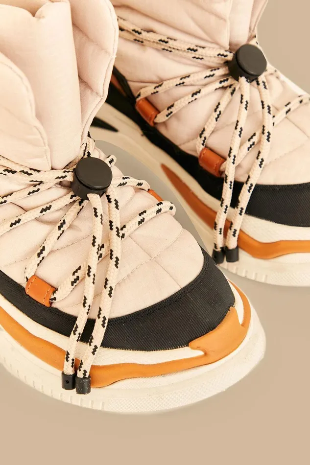 Women Off White Matelasse Puffy Boot Offwhite FARM Rio Boots and Sneakers Women Off White Matelasse Puffy Boot Offwhite FARM Rio Boots and Sneakers